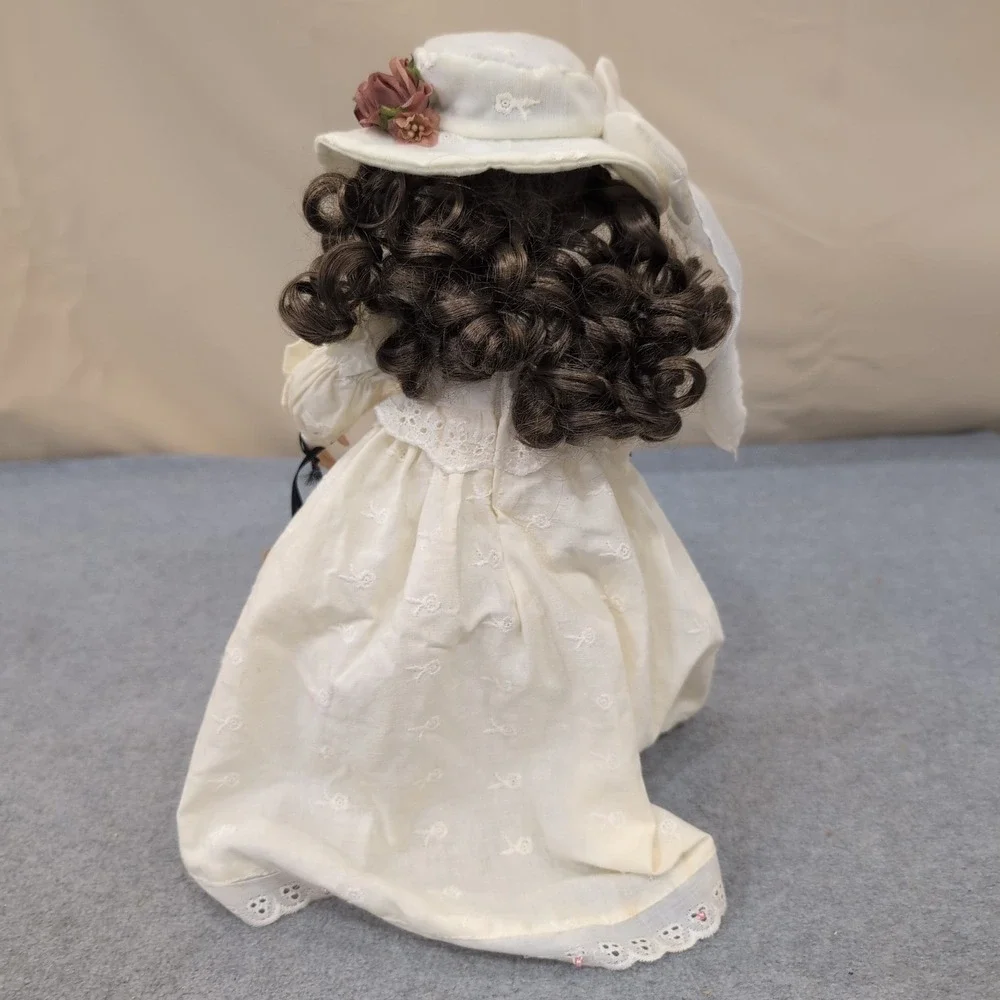 Boyds Collection Yesterdays Child‎ Emilee Porcelain Doll 4808 Cream Dress 2000